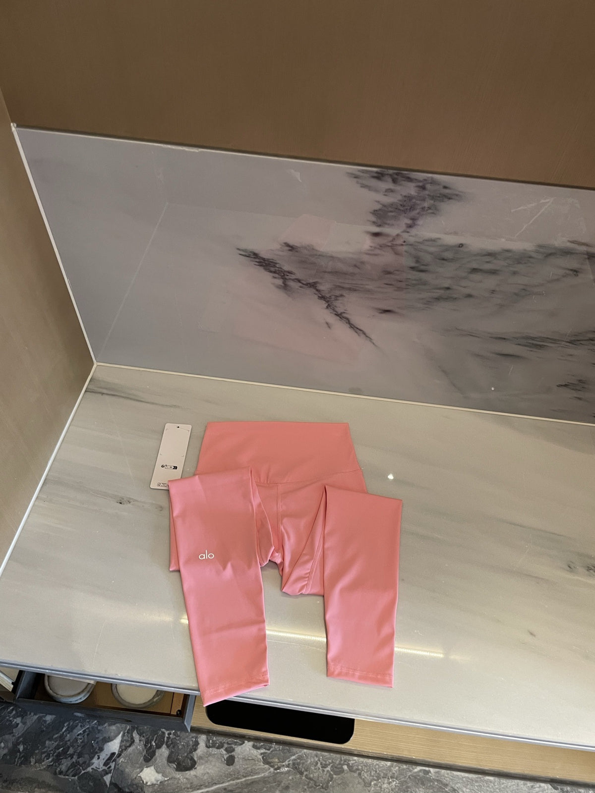A L O Cropped Leggings