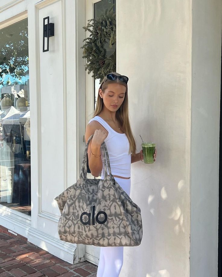 A L O Tote bag