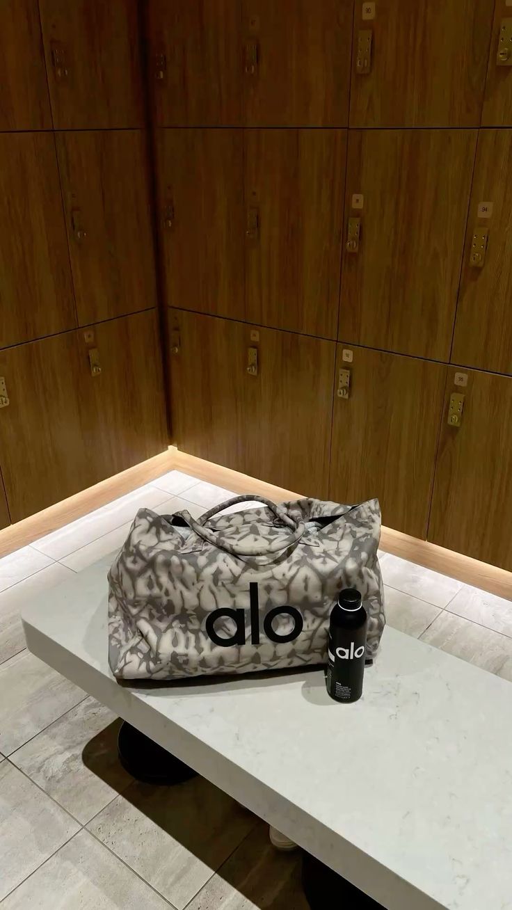 A L O Tote bag