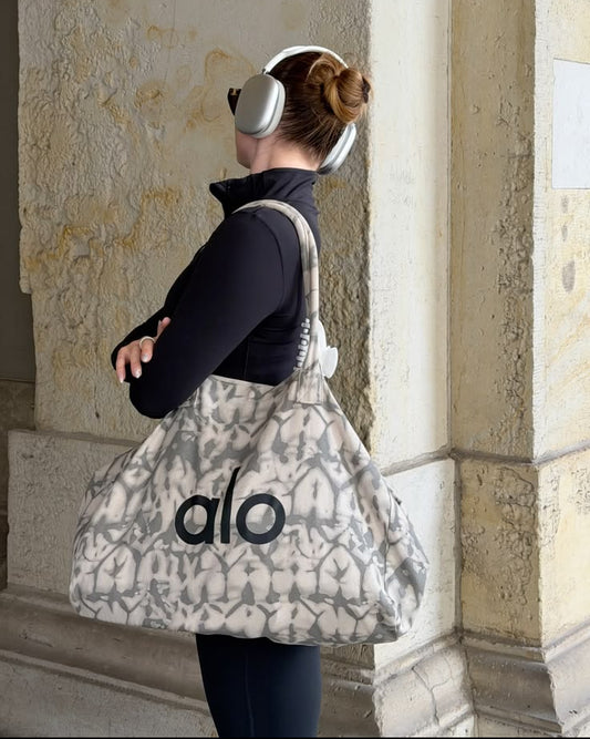 A L O Tote bag